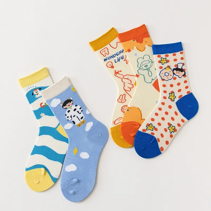 Charming Japanese Dot Cartoon Socks - Cute Mid-Length Fashion for Autumn