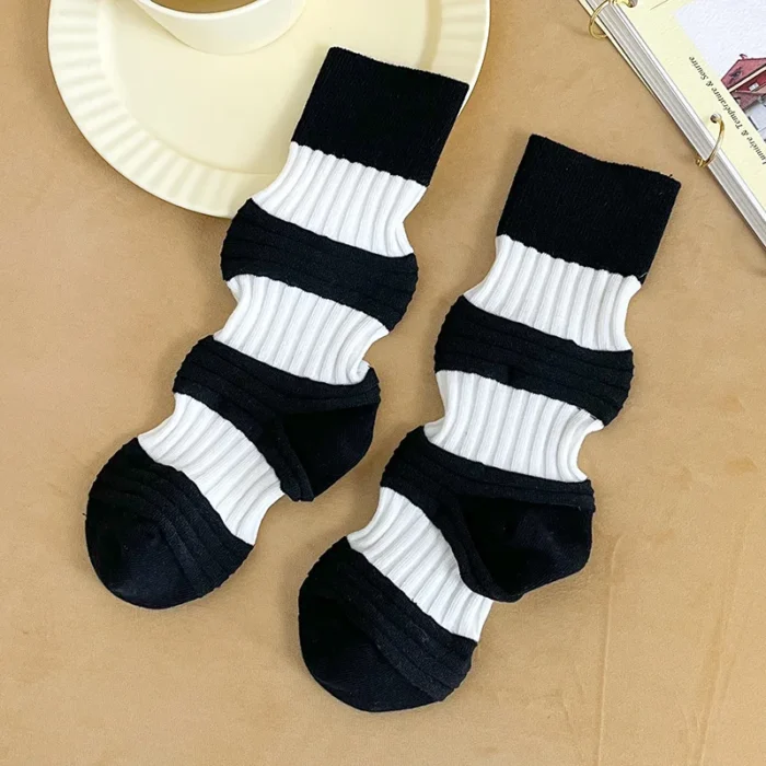 Chic Pleated Striped Mid-Tube Socks - Women's Contrast Color Lantern Style