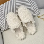 Cozy Chic: Winter Warm Plush Women's Outdoor Slippers - Fashionable Fur Flats