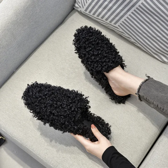 Cozy Chic: Winter Warm Plush Women's Outdoor Slippers - Fashionable Fur Flats