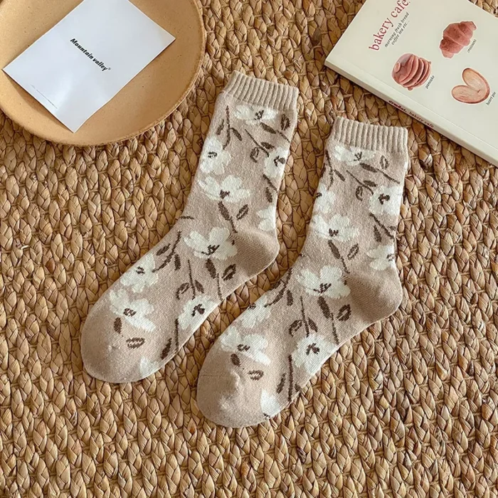 Cozy Coffee-Colored Cartoon Floret Mid-Tube Socks - Perfect