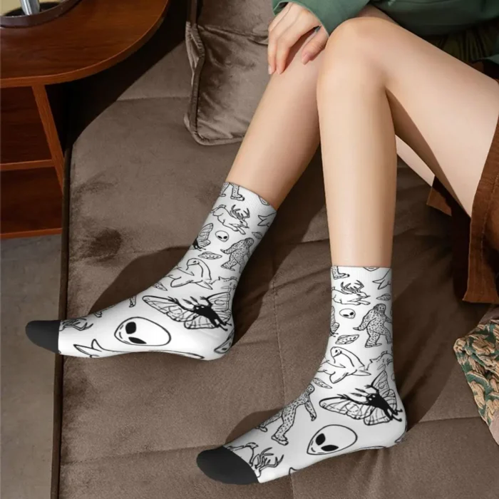 Cryptid Pattern Retro Harajuku Alien Socks - Seamless Hip Hop Crew Socks for Happy Men, A Crazy Gift Idea
