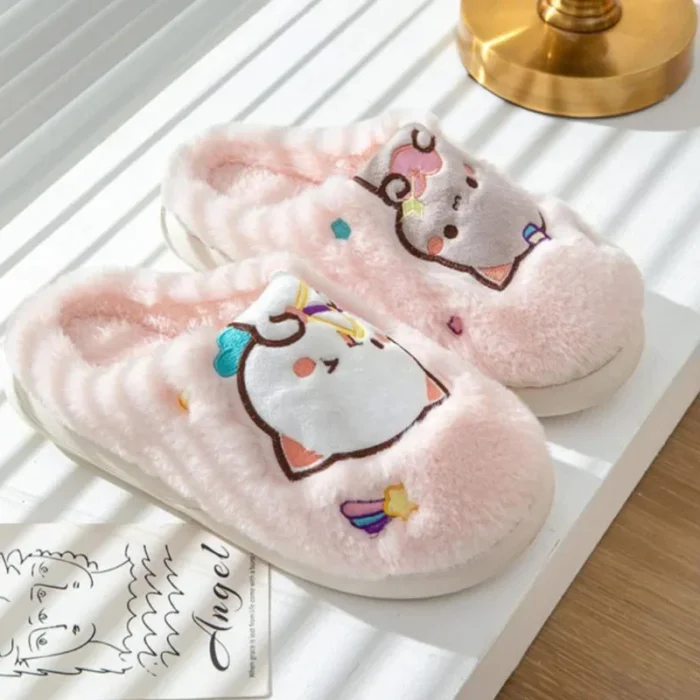 Cuddly Panda Comfort: Yier Mitao Plush Winter Slippers