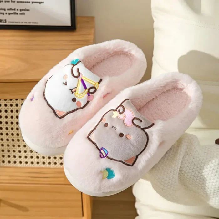 Cuddly Panda Comfort: Yier Mitao Plush Winter Slippers