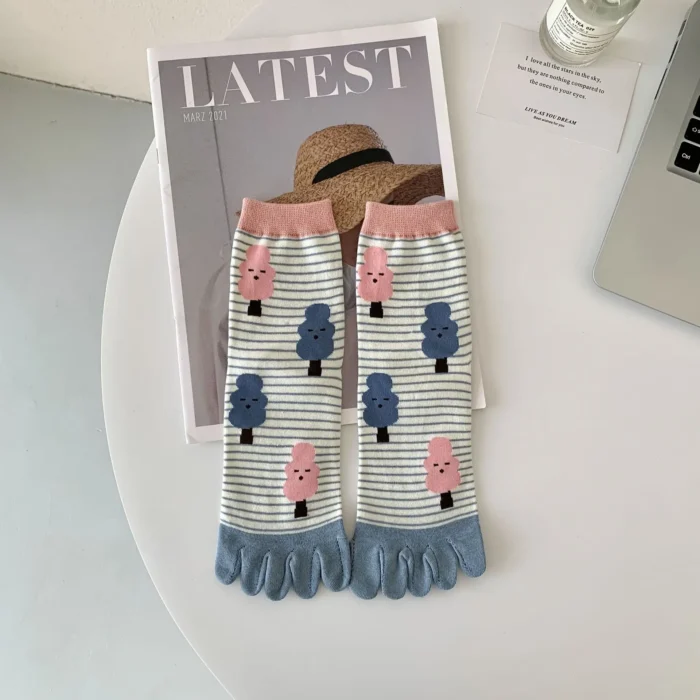 Diamond Stripe Jacquard Five-Toe Cotton Socks - Comfort and Style