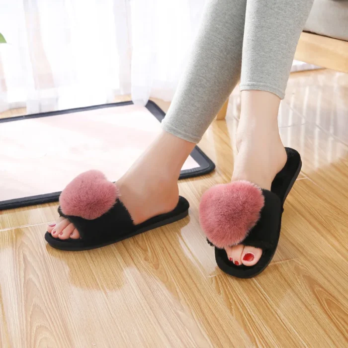 Heartfelt Warmth: Women's Cute Heart Pattern Plush Home Slippers for Autumn-Winte