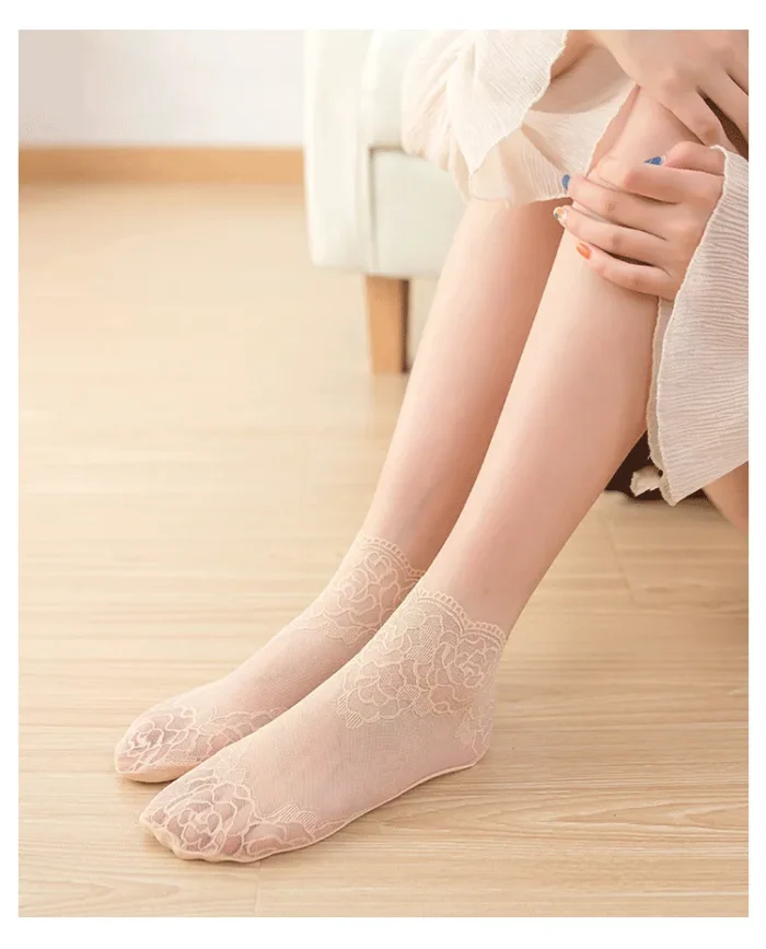 Lolita Invisible Lace Boat Socks - Elegant Hollow Non-Slip Design