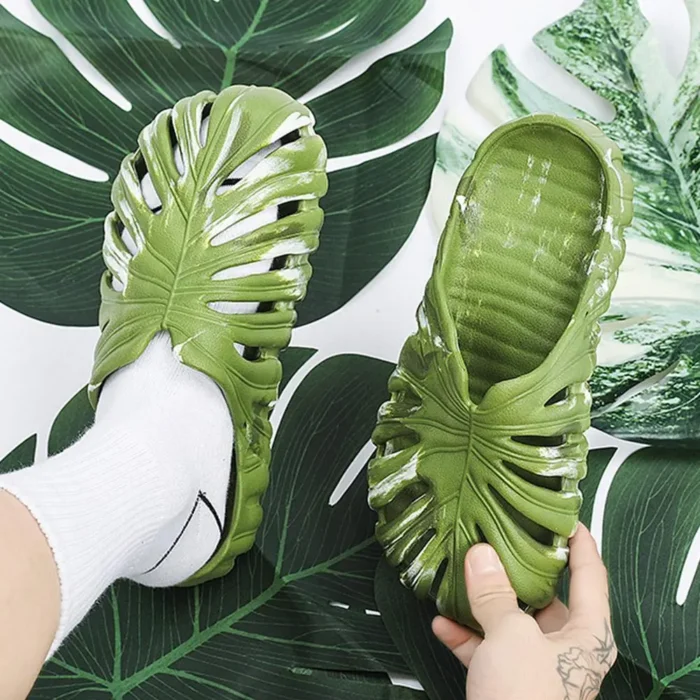 Monstera Palm Leaf Men’s Slippers – Non-Slip, Tropical Summer Flip-Flops -