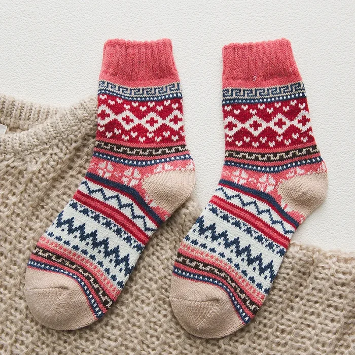 Retro Knitted Pattern Wool Socks - Cozy & Fashionable for Autumn/Winter