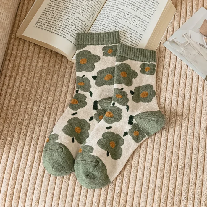Sweet Flower Pattern Cotton Socks - Fashionable Green Medium Tube Socks for Women