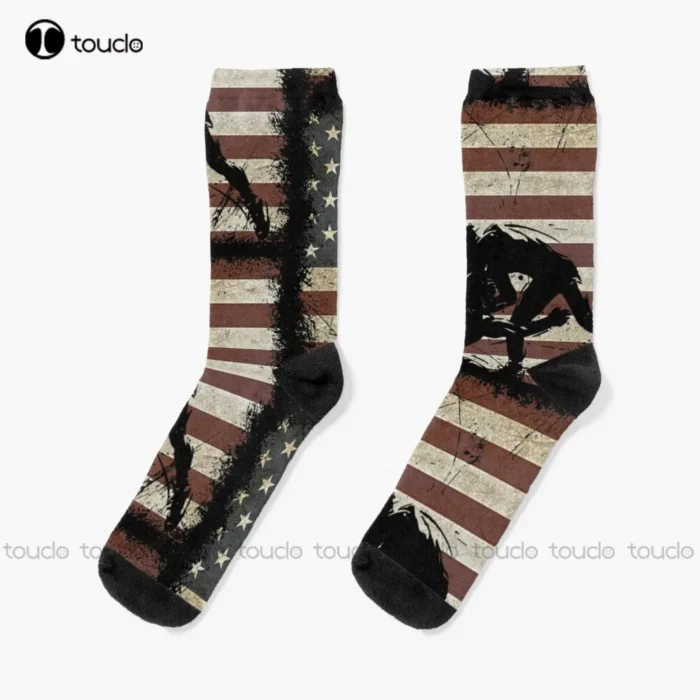 Vintage Wrestling American Flag Distressed Socks &#8211; Men&#8217;s Soccer &amp; Skateboard Streetwear - One Size