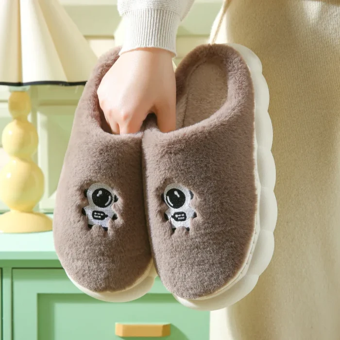 Winter Comfort: Men's Soft Sole Indoor Anti-skid Fluffy Slippers