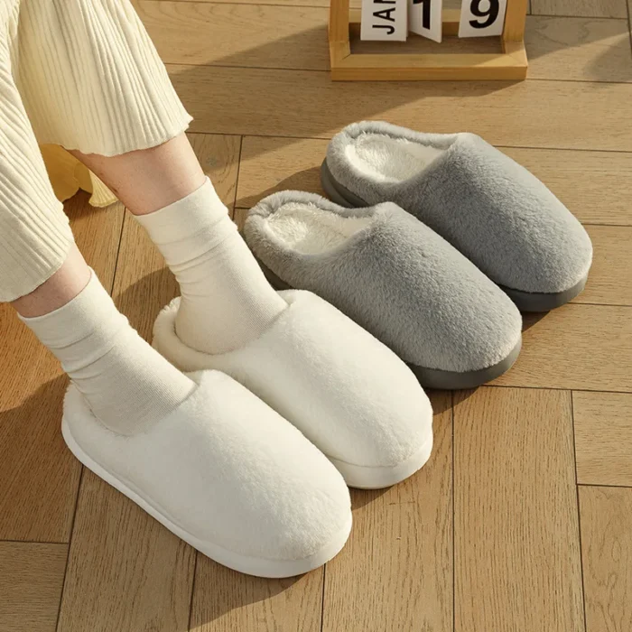 Winter Warmth: New Fashion Couple's Plush Slippers